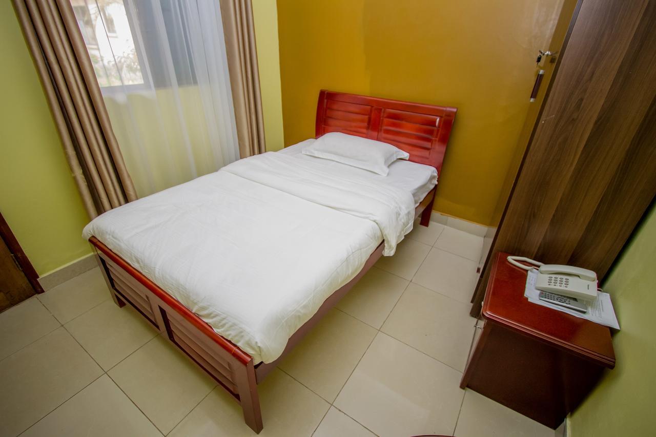 Tuzza Hotel Bushenyi Экстерьер фото