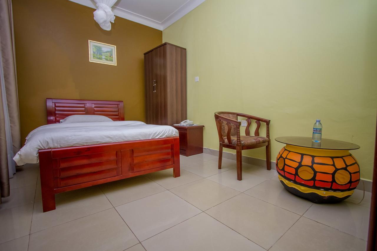 Tuzza Hotel Bushenyi Экстерьер фото